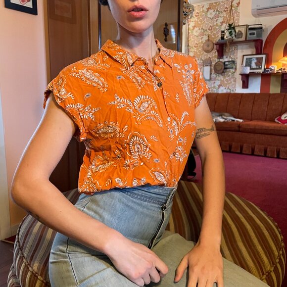 SOFT Orange floral print button up shirt with half sleeves! - Picture 2 of 13